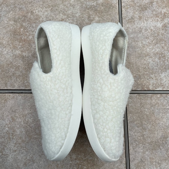 Allbirds Wool Lounger Fluffs in Natural White - Picture 9 of 12